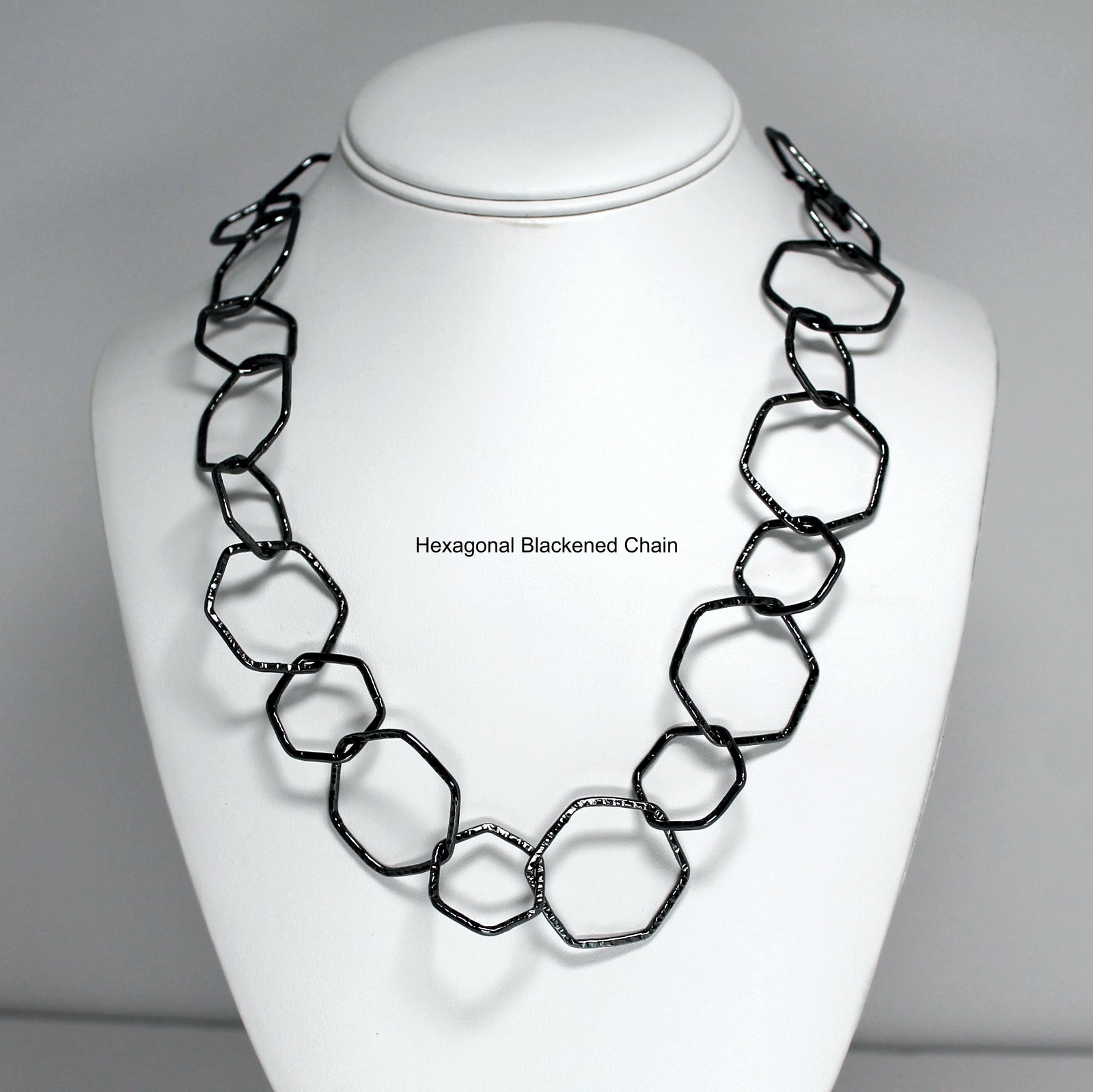 Hammered 20" Lg/Sm Hexagons Chain Blackened