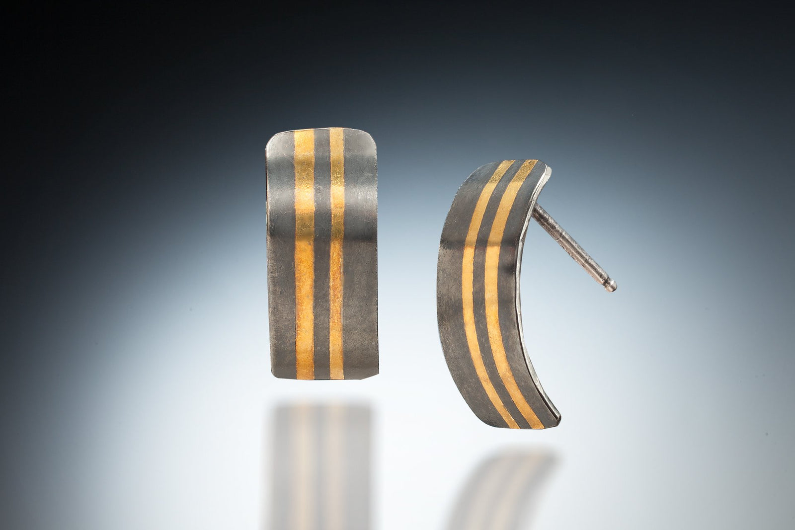 Striped 18 kt gold, blackened Sterling posts