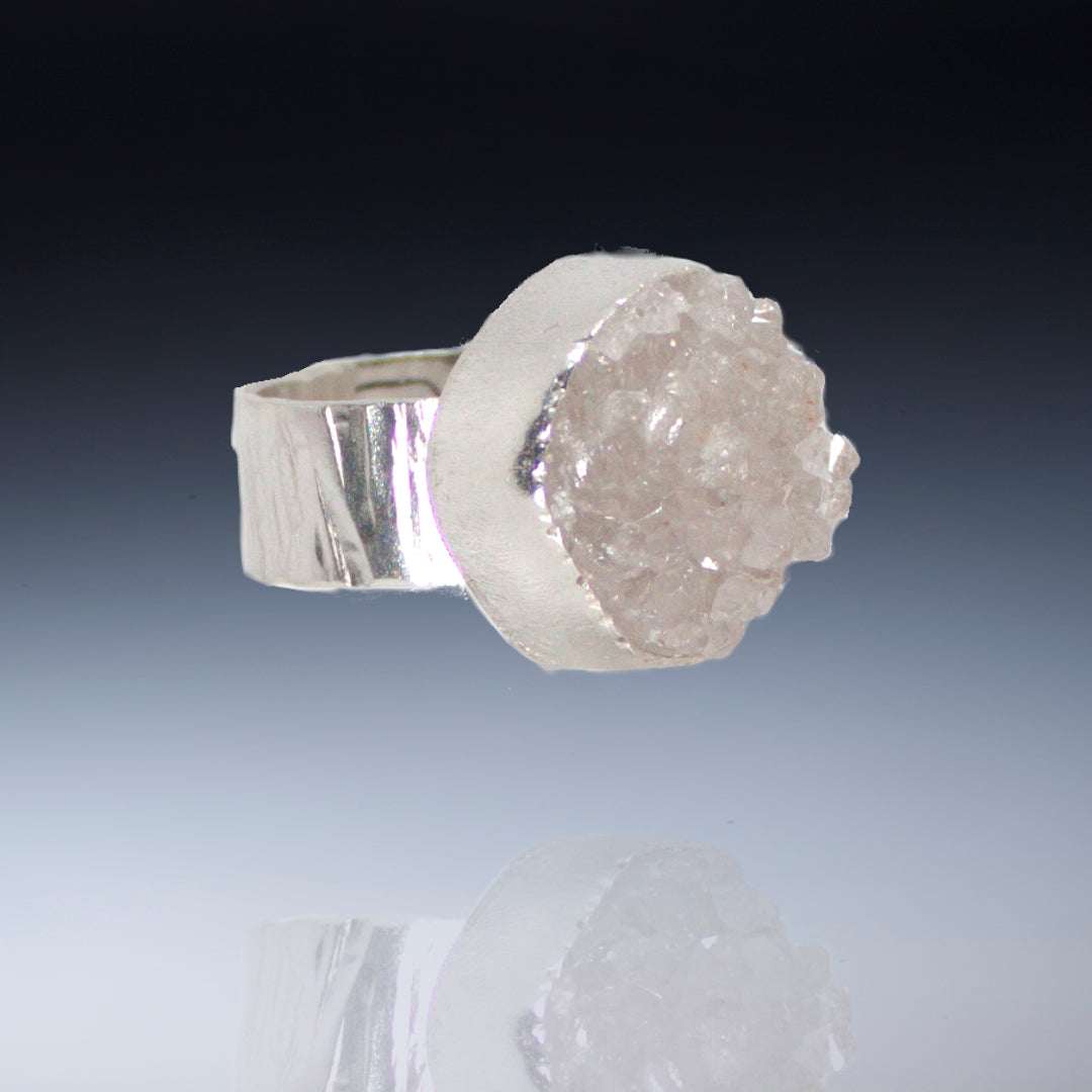 Medium heavy crystal druzy ring (Sie 6.5)